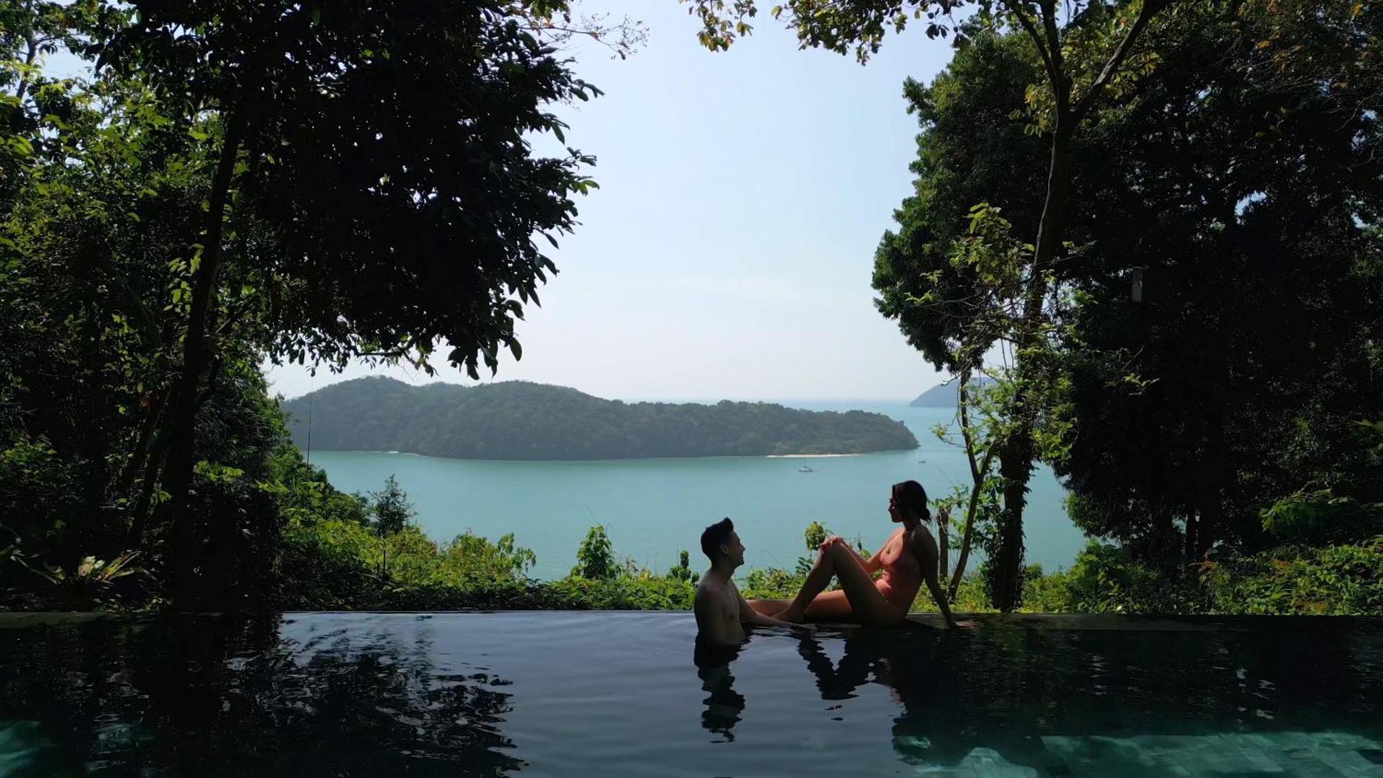 Ambong Pool Villas - Private Pool Pantai Cenang  Exteriör bild